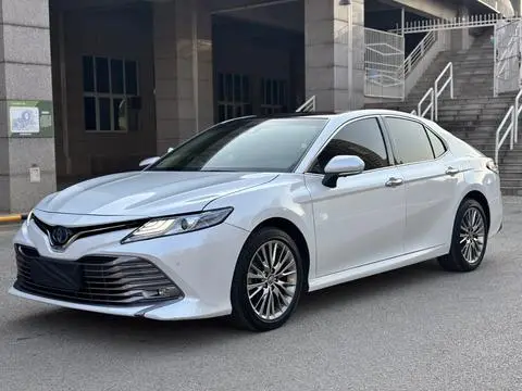 Toyota Camry 2019 — фото 1
