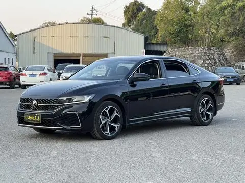 Volkswagen Passat 2025 — фото 1