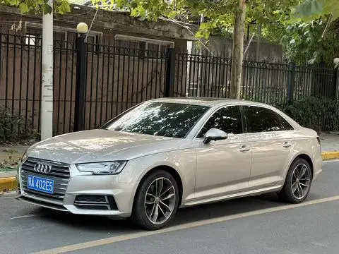 Audi A4L 2018 — фото 1