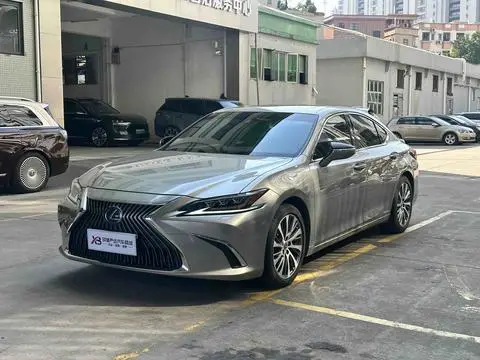 Lexus ES 2018 — фото 1