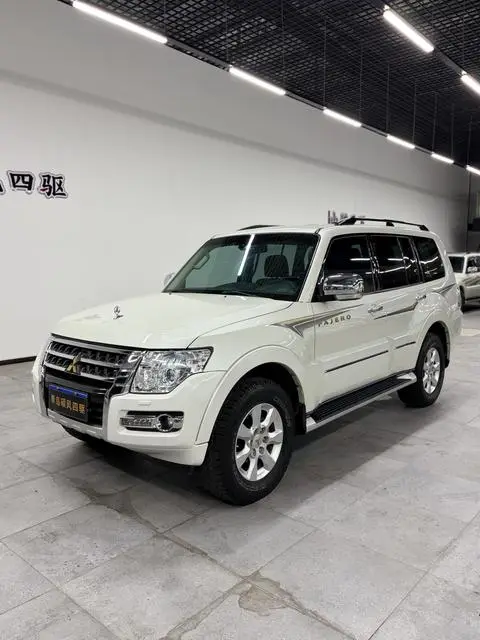 Mitsubishi 帕杰罗 2016
