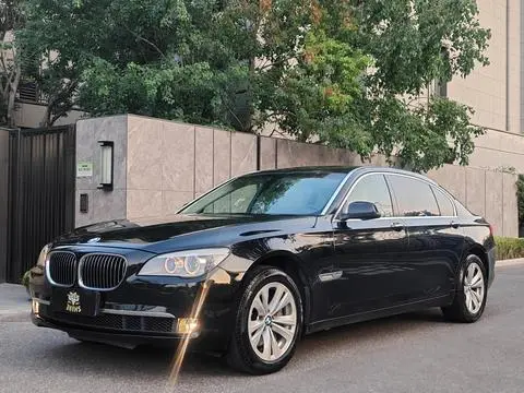 BMW 7 Series 2011 — фото 1