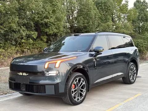 Lynk & Co 900 2025