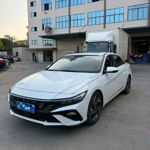 Hyundai Elantra 2023 — фото 1