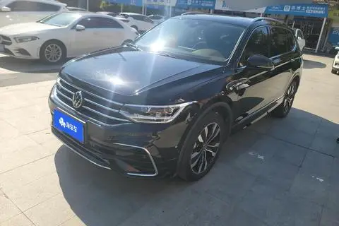 Volkswagen Tiguan L 2023 — фото 1
