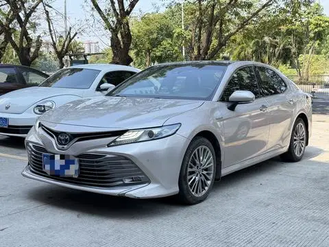 Toyota Camry 2018 — фото 1