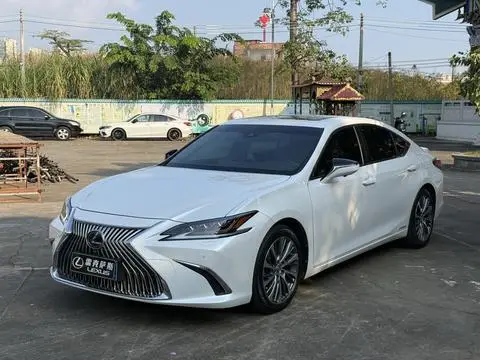 Lexus ES 2020