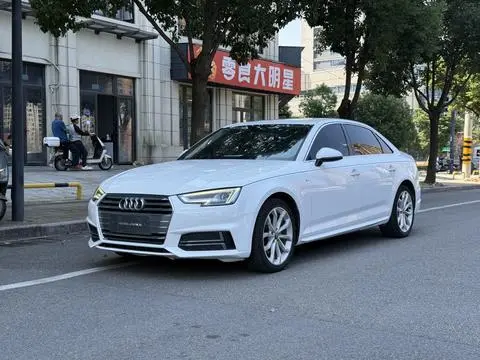 Audi A4L 2018 — фото 1