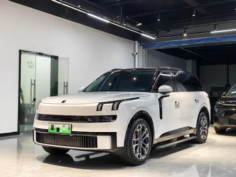 Lynk & Co 900 2025