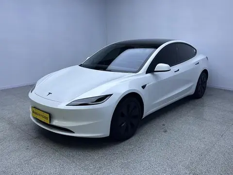 Tesla Model 3 2025 — фото 1