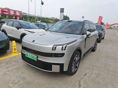 Lynk & Co 900 2025