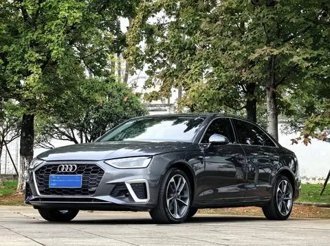 Audi A4L 2022 — фото 1