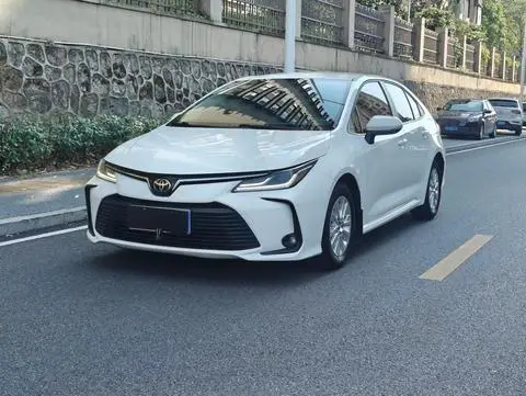Toyota Corolla 2022 — фото 1