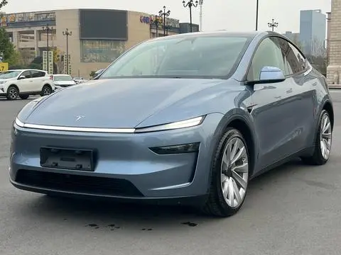 Tesla Model Y 2025 — фото 1