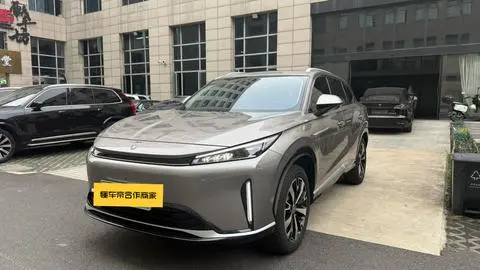 Roewe D5X DMH 2024
