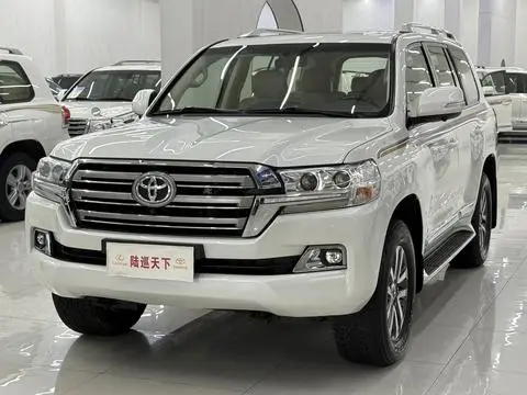 Toyota Land Cruiser 2018 — фото 1