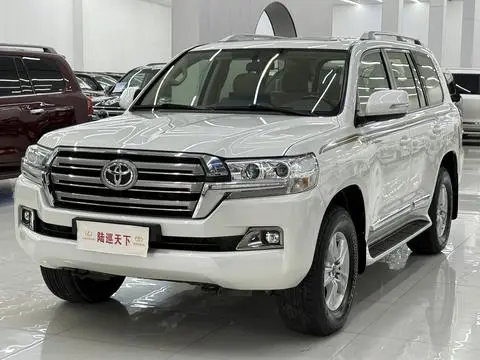 Toyota Land Cruiser 2020 — фото 1