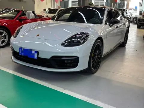 Porsche Panamera 2023
