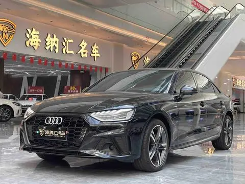 Audi A4L 2022 — фото 1
