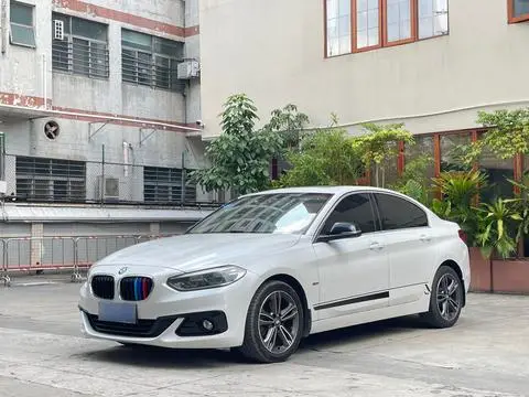 BMW 1 Series 2018 — фото 1