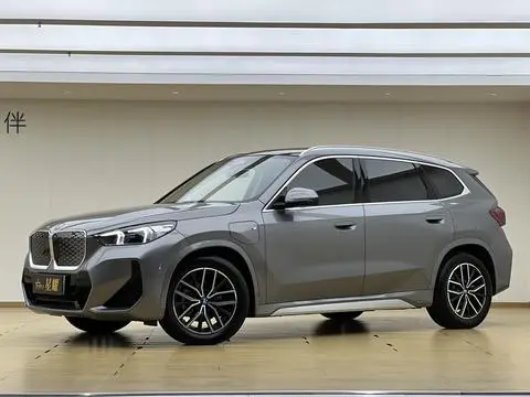BMW iX1 2025