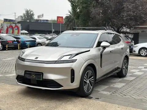 Lynk & Co 08 EM-P 2023