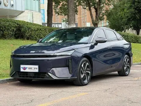Geely L6 2023