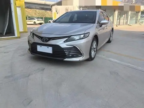 Toyota Camry 2022 — фото 1