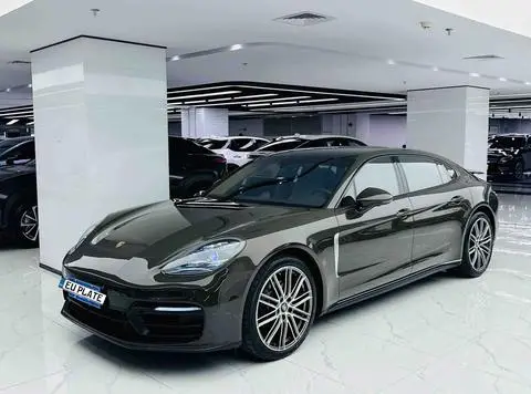 Porsche Panamera 2022