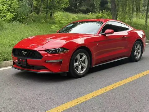 Ford Mustang 2018 — фото 1