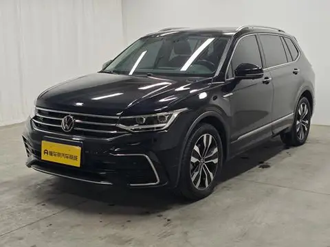 Volkswagen Tiguan L 2024 — фото 1