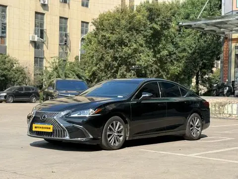 Lexus ES 2020