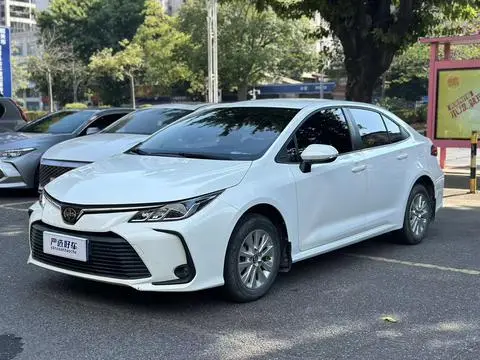 Toyota Corolla 2021 — фото 1