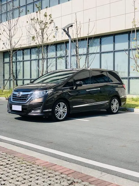 Honda Elysion 2016
