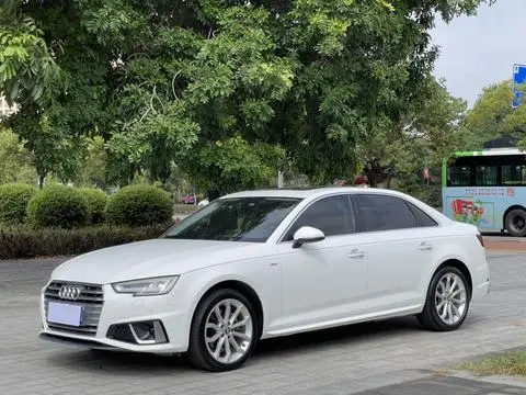 Audi A4L 2019 — фото 1
