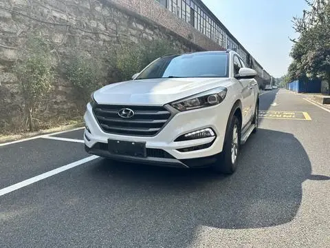 Hyundai 途胜 2015 — фото 1