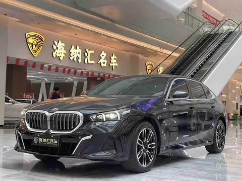 BMW 5 Series 2024 — фото 1