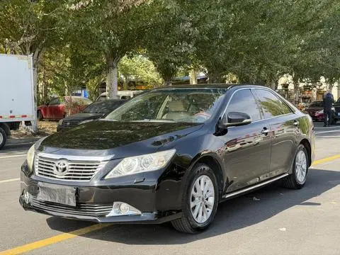 Toyota Camry 2012 — фото 1