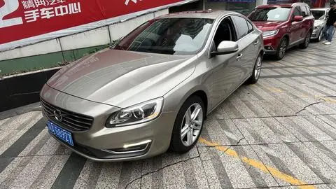 Volvo S60 2014 — фото 1