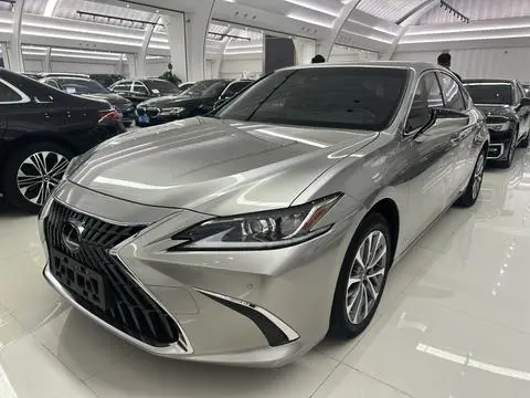 Lexus ES 2022 — фото 1