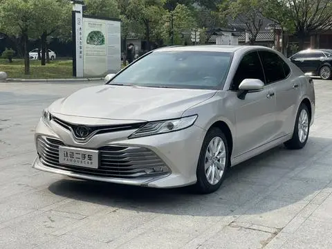 Toyota Camry 2019 — фото 1