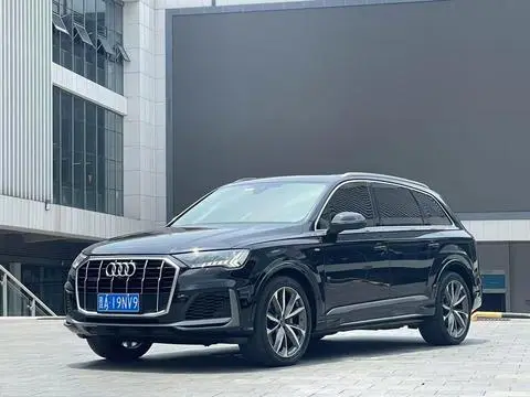 Audi Q7 2023 — фото 1
