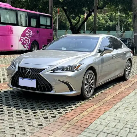 Lexus ES 2022