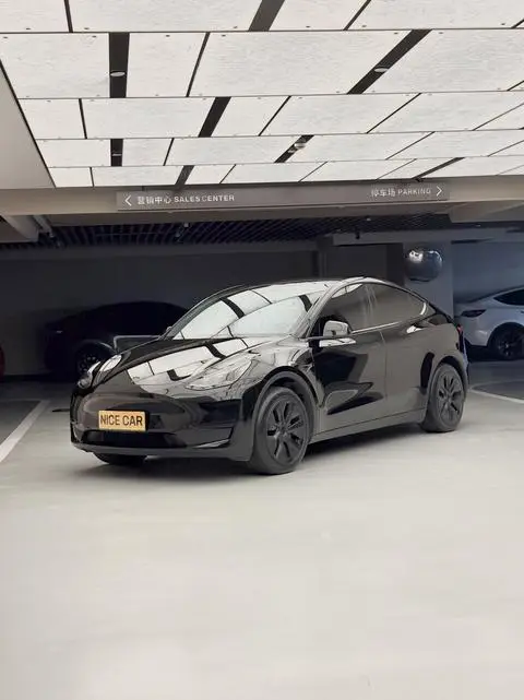 Tesla Model Y 2023 — фото 1