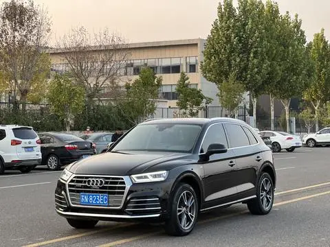 Audi Q5L 2020 — фото 1