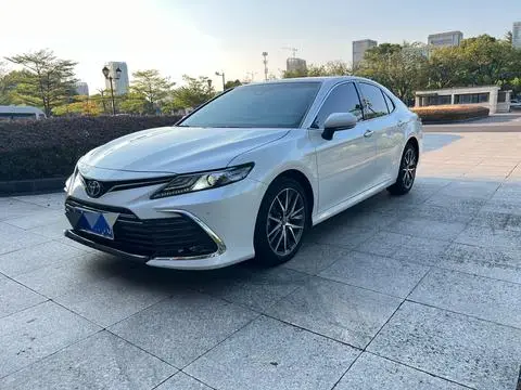 Toyota Camry 2021 — фото 1