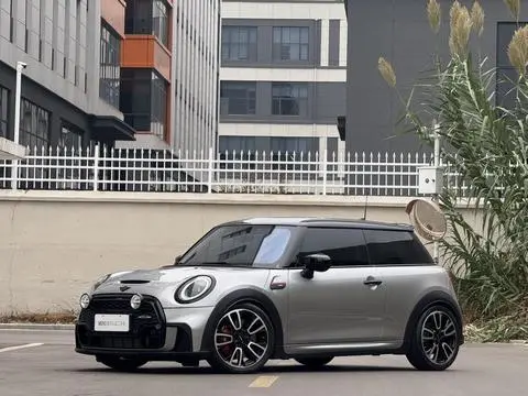 MINI MINI 2023