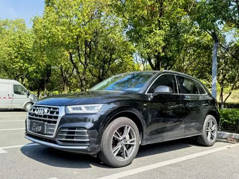 Audi Q5L 2020 — фото 1