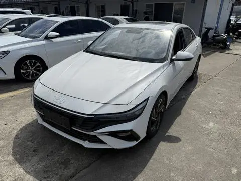 Hyundai Elantra 2023 — фото 1