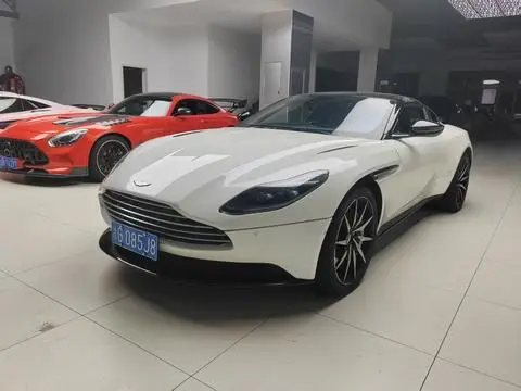 Aston Martin DB11 2019